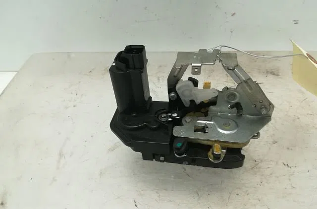 Serrure porte ard Hyundai I10 I (PA) 1.2 (2011-2013) occasion