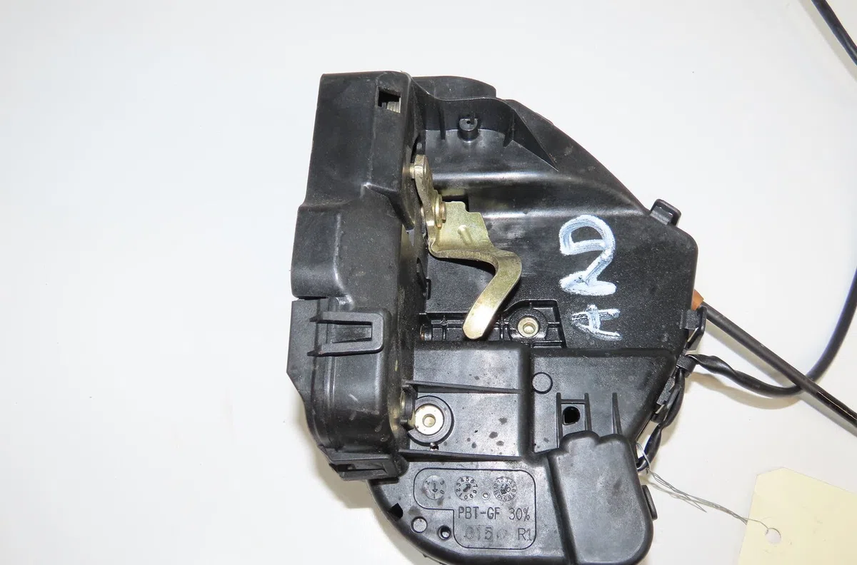 Serrure porte ard Mercedes-benz CLASSE C (W203) C 220 cdi (203.006) (2000-2007) 4 portes occasion