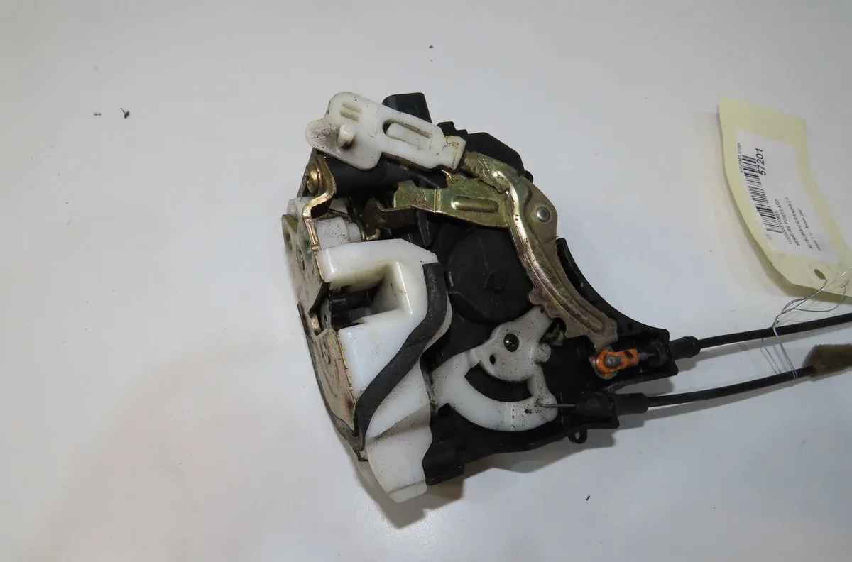 Serrure porte ard Mitsubishi GRANDIS (NA_W) 2.0 di-d (na8w) (2005-2010) occasion