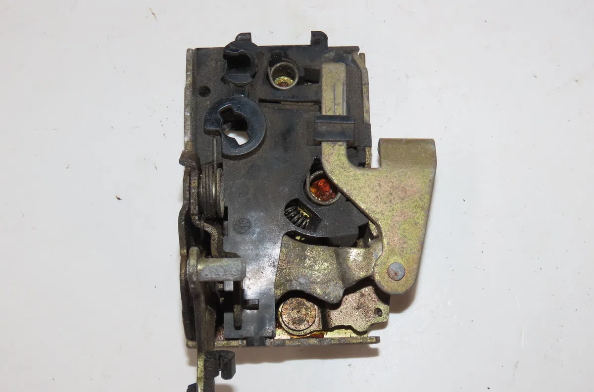 Serrure porte ard Peugeot 106 II (1A_, 1C_) 1.0 i (1996-2001) occasion