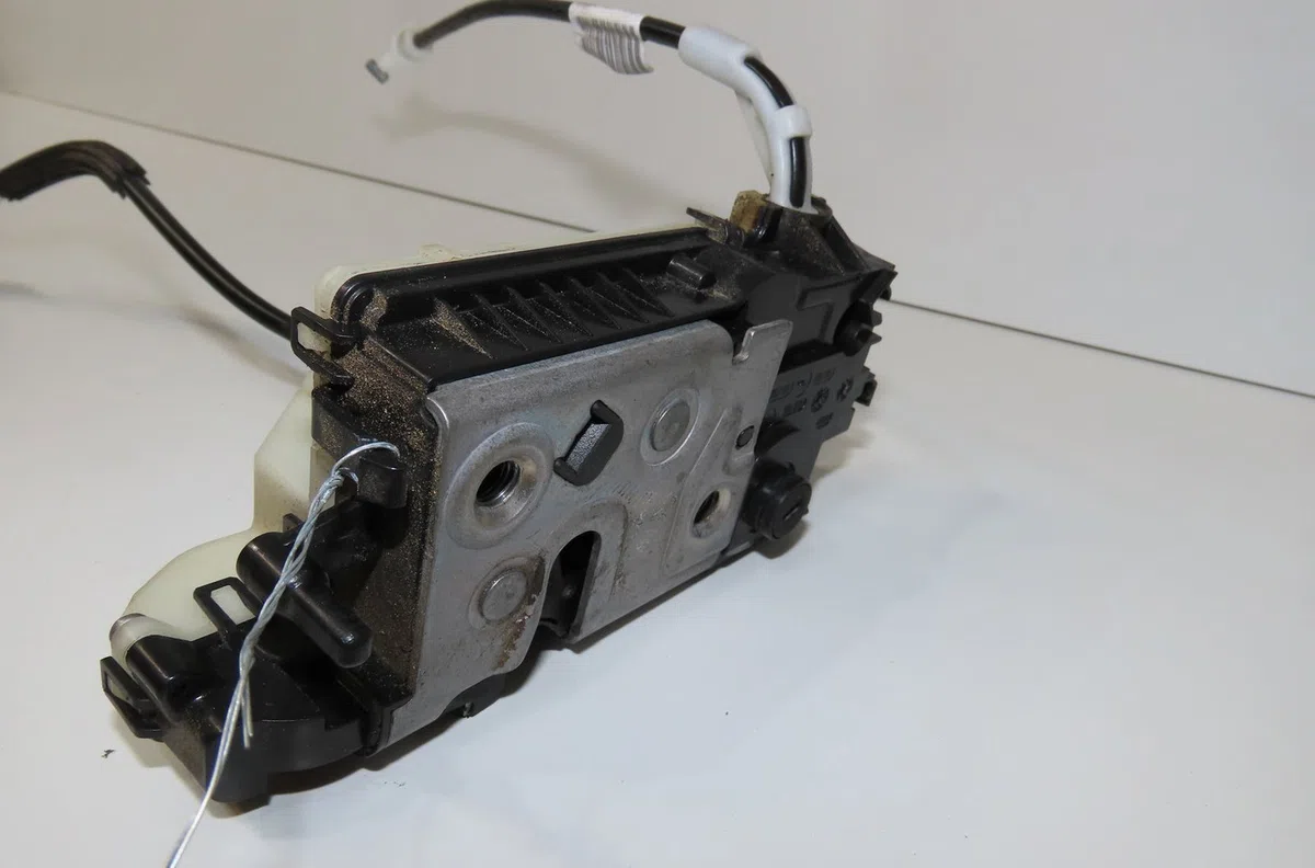 Serrure porte ard Peugeot 2008 I (CU_) 1.2 vti (2013-2018) occasion