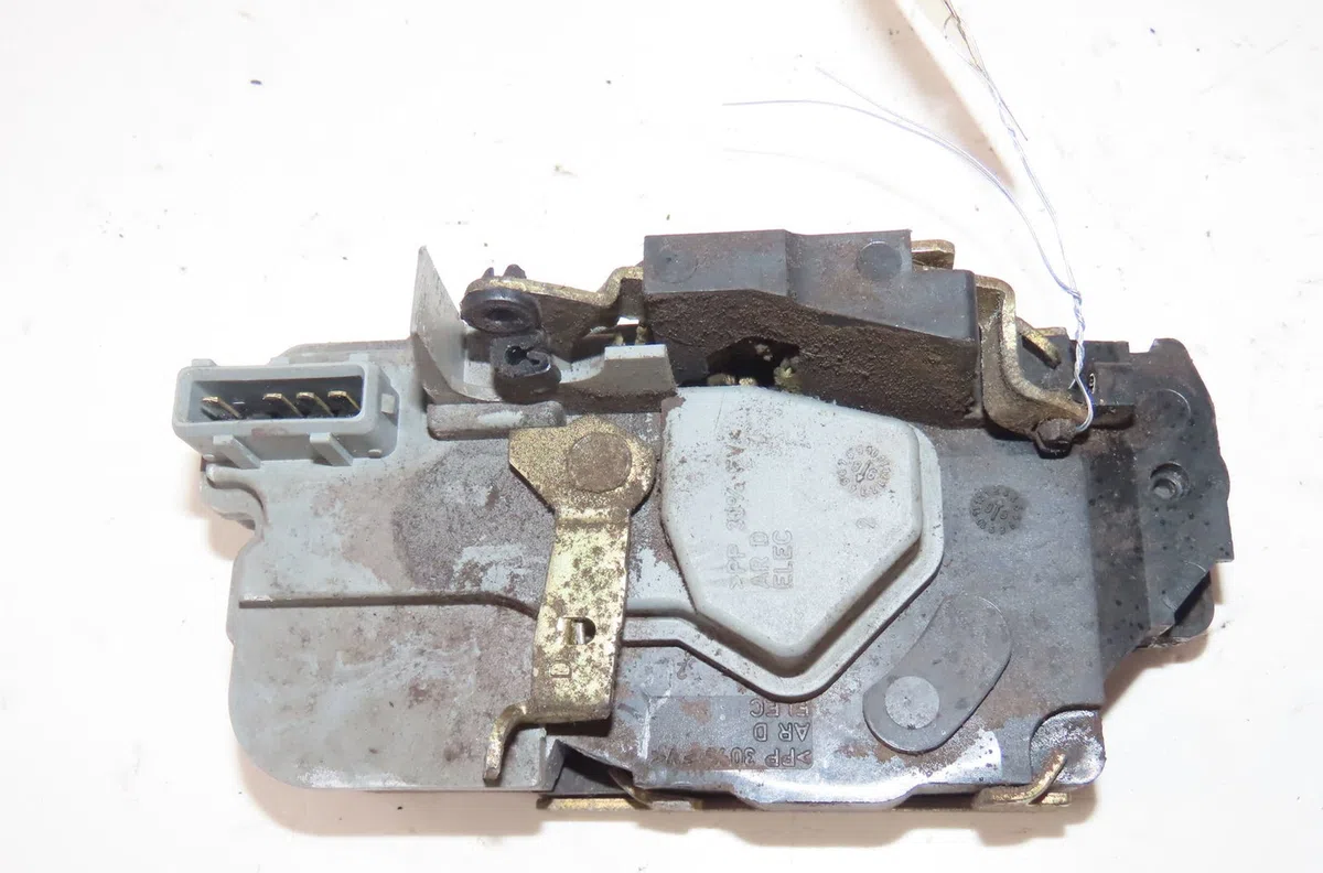 Serrure porte ard Peugeot 206 3-5 portes (2A-C) 1.1 i (1998-2007) occasion