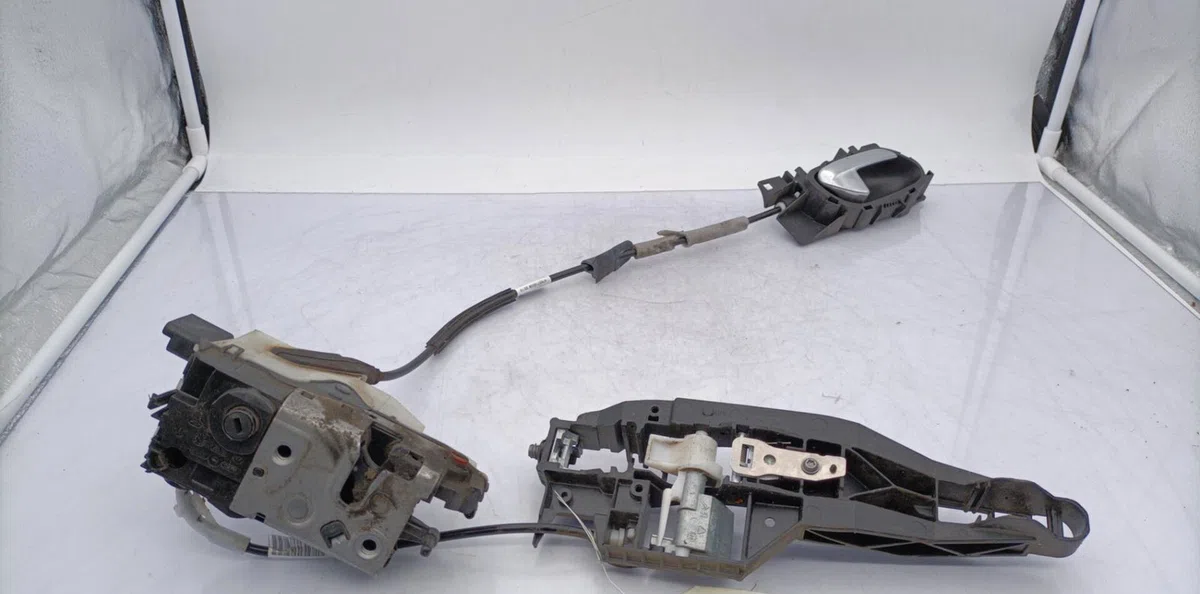 Serrure porte ard PEUGEOT 208 1 PHASE 2 occasion