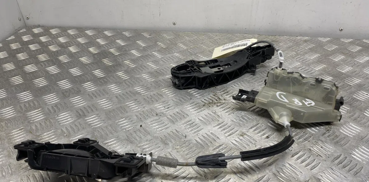 Serrure porte ard PEUGEOT 208 2 occasion
