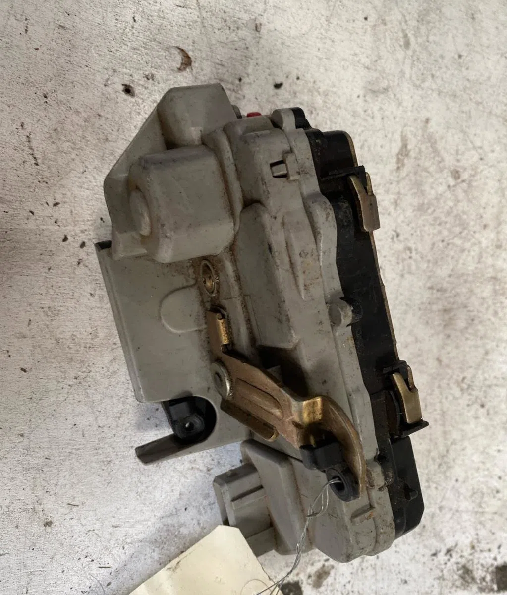 Serrure porte ard Peugeot 406 (8B) 2.0 turbo (1996-2004) occasion