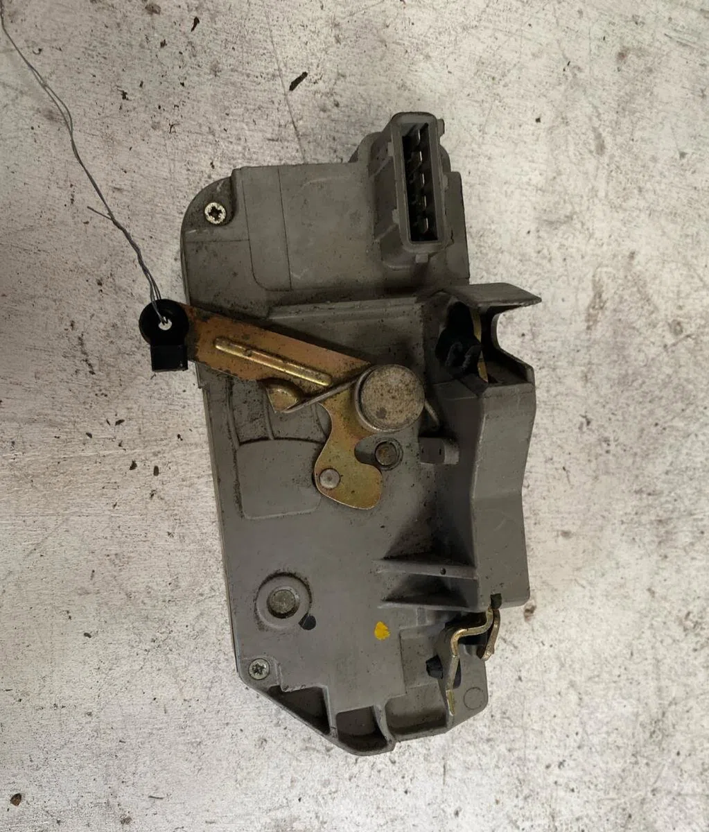 Serrure porte ard Peugeot 406 Break (8E-F) 2.0 hdi 110 (1999-2004) 5 portes occasion