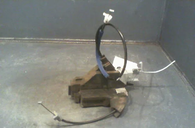 Serrure porte ard Peugeot 407 SW (6E_) 1.6 hdi 110 (2004-2010) 5 portes occasion