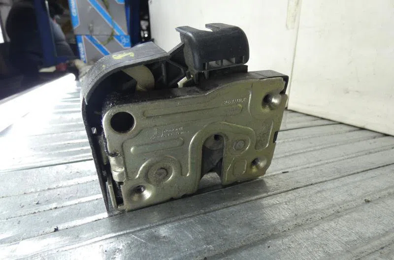 Serrure porte ard RENAULT CLIO 2 PHASE 2 occasion
