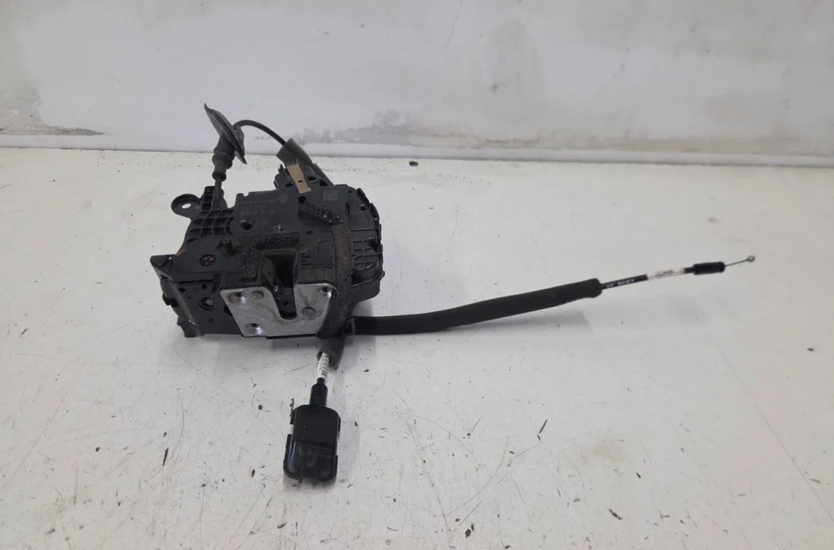 Serrure porte ard RENAULT CLIO 4 PHASE 2 occasion