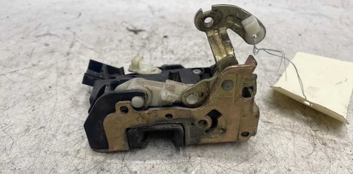 Serrure porte ard Renault CLIO I (B-C57_, 5-357_) 1.2 (b-c-s57a, b-c57s, 5-357f, 5-357j, 5-357l, 5-357r) (1990-1998) 5 p