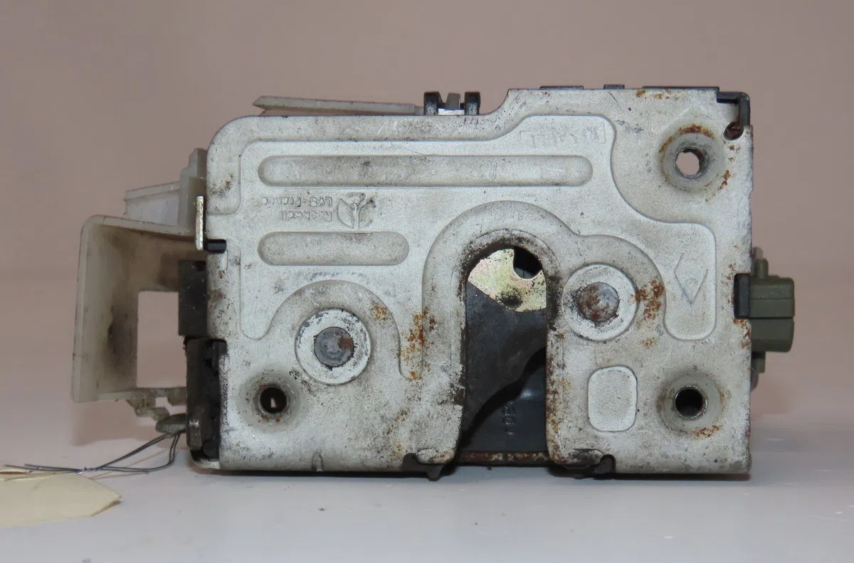 Serrure porte ard Renault CLIO II (BB_, CB_) 1.2 16v (bb05, bb0w, bb11, bb27, bb2t, bb2u, bb2v, cb05,... (2001-2016) 3 p