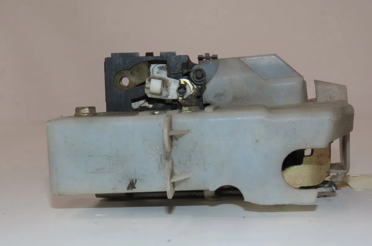 Serrure porte ard Renault CLIO II (BB_, CB_) 1.2 16v (bb05, bb0w, bb11, bb27, bb2t, bb2u, bb2v, cb05,... (2001-2016) 3 p