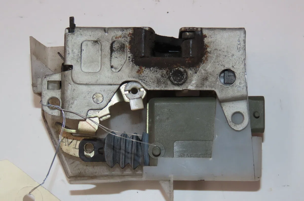 Serrure porte ard Renault CLIO II (BB_, CB_) 1.2 16v (bb05, bb0w, bb11, bb27, bb2t, bb2u, bb2v, cb05,... (2001-2016) 3 p