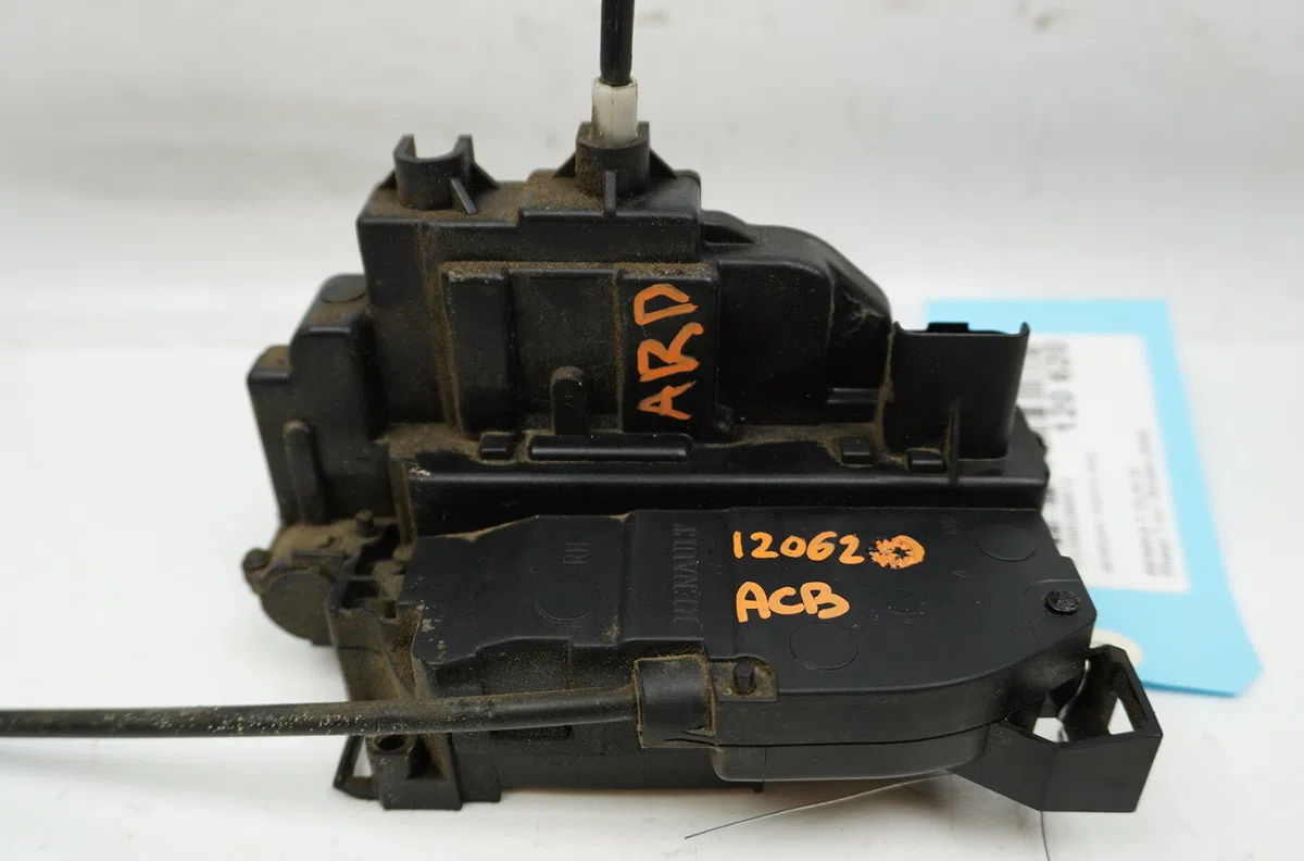Serrure porte ard Renault CLIO III (BR0-1, CR0-1) 1.4 16v (2005-2012) occasion