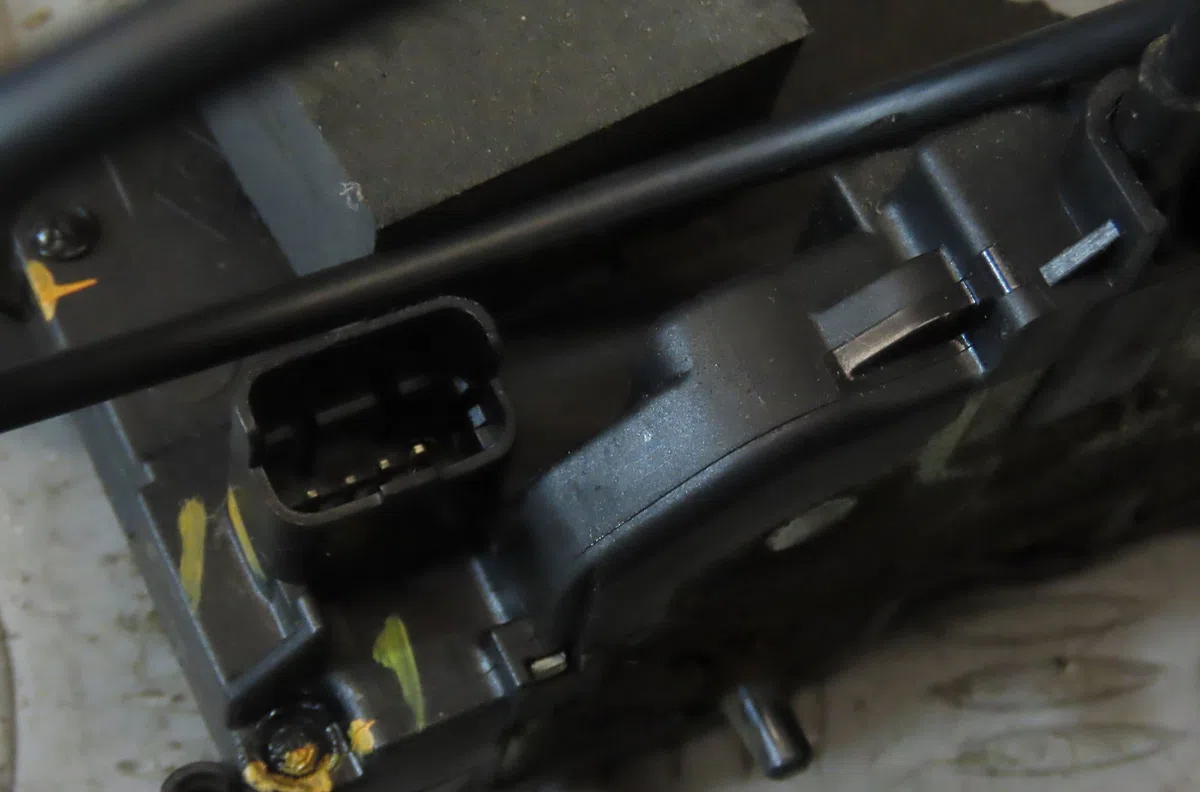 Serrure porte ard Renault CLIO III (BR0-1, CR0-1) 1.5 dci (2010-2014) 5 portes occasion