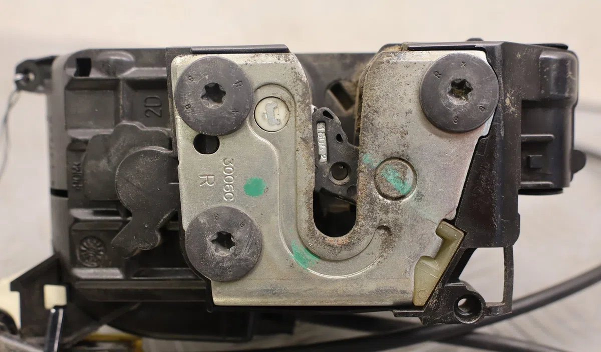 Serrure porte ard Renault CLIO III (BR0-1, CR0-1) 1.5 dci (br0h, cr0h, cr1s, br1s) (2005-2014) 3 portes occasion