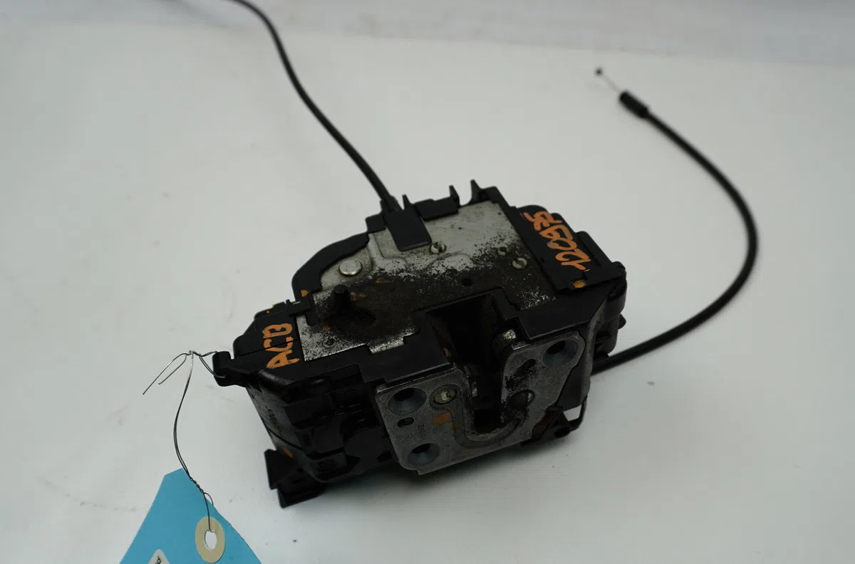 Serrure porte ard Renault CLIO III Grandtour (KR0-1_) 1.2 16v (kr0p) (2007-2012) occasion