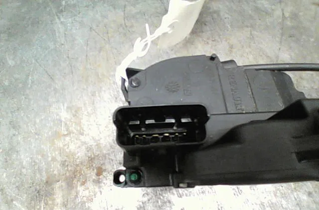 Serrure porte ard Renault CLIO III Grandtour (KR0-1_) 1.5 dci (2010-2012) 5 portes occasion