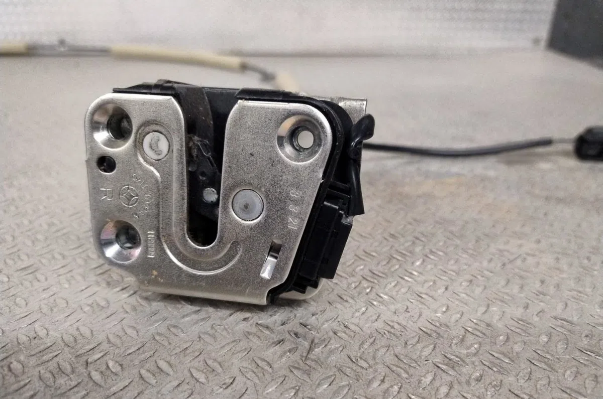 Serrure porte ard Renault MASTER III Camion plate-forme-Châssis (EV, HV, UV) 2.3 dci 145 fwd (ev0e, ev0f, hv0e, hv0f, uv