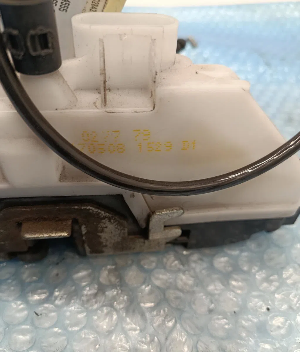 Serrure porte ard Renault MEGANE II (BM0-1_, CM0-1_) 1.5 dci (bm1e, cm1e) (2005-2008) occasion