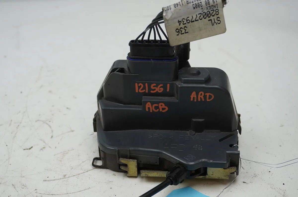 Serrure porte ard Renault MEGANE II (BM0-1_, CM0-1_) 1.9 dci (bm0g, cm0g) (2002-2008) 5 portes occasion