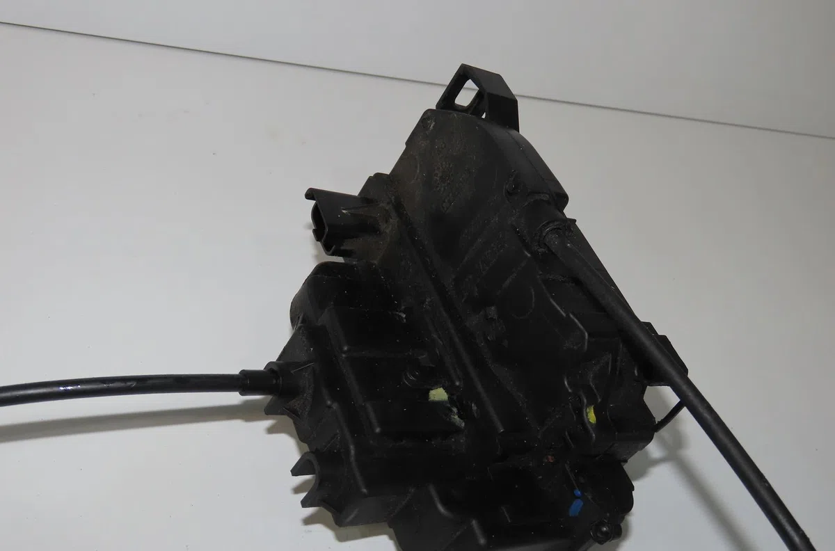 Serrure porte ard Renault MEGANE III 3-5 portes (BZ0-1_, B3_) 1.5 dci (bz09, bz0d, bz1w, bz29, bz14) (2009) 5 portes occ