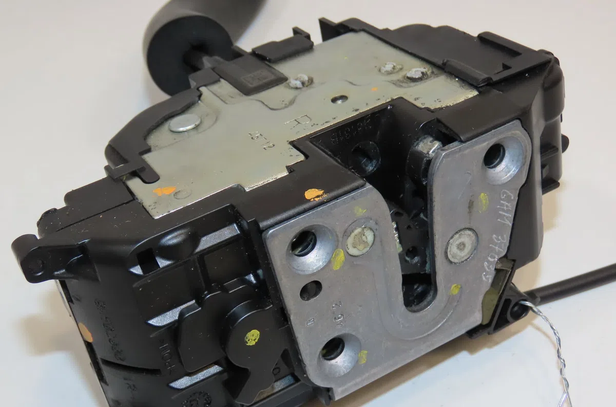 Serrure porte ard Renault MEGANE III 3-5 portes (BZ0-1_, B3_) 1.5 dci (bz0c) (2008-2015) 5 portes occasion