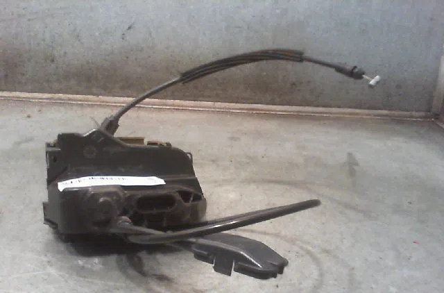 Serrure porte ard RENAULT SCENIC II Phase 1 03-2004--09-2006 occasion