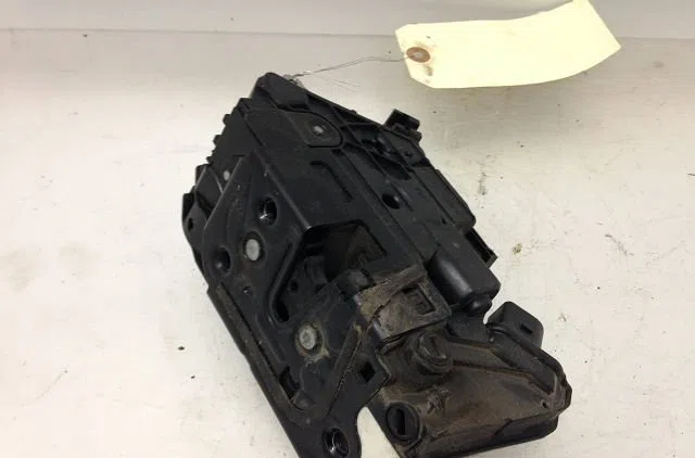 Serrure porte ard Seat IBIZA IV (6J5, 6P1) 1.4 tdi (2008-2010) 5 portes occasion