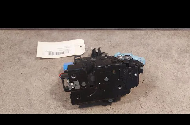 Serrure porte ard Skoda OCTAVIA II Combi (1Z5) 1.6 tdi (2009-2013) occasion