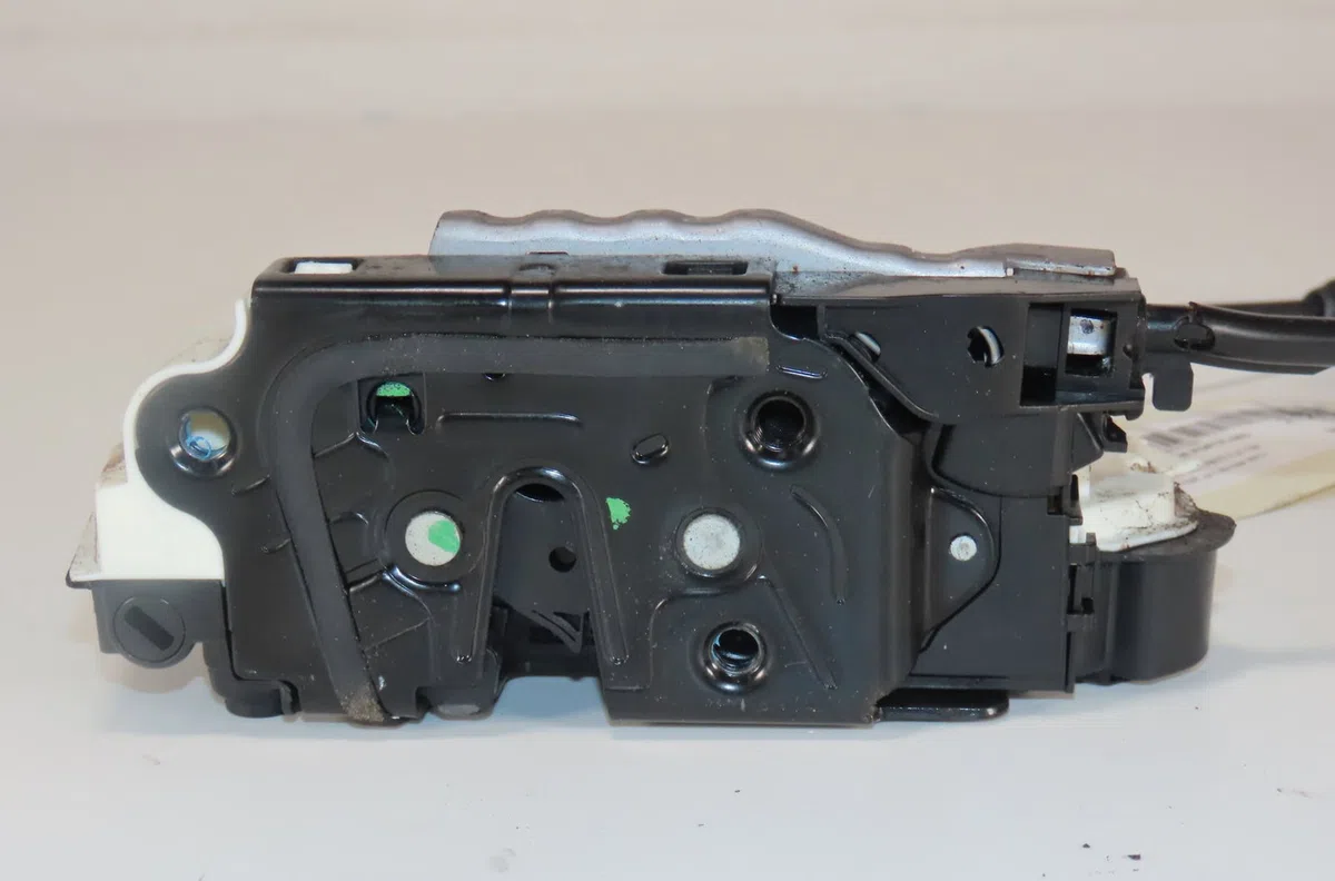 Serrure porte ard Skoda YETI (5L) 1.2 tsi (2009-2015) occasion
