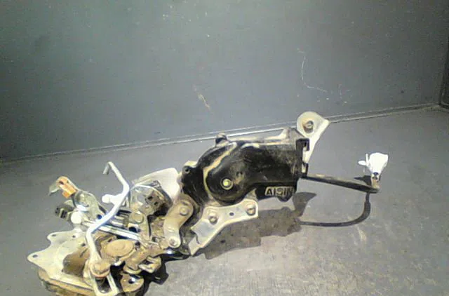 Serrure porte ard Suzuki VITARA (ET, TA, TD) 2.0 td intercooler traction intégrale (sv 420d) (1995-1998) occasion