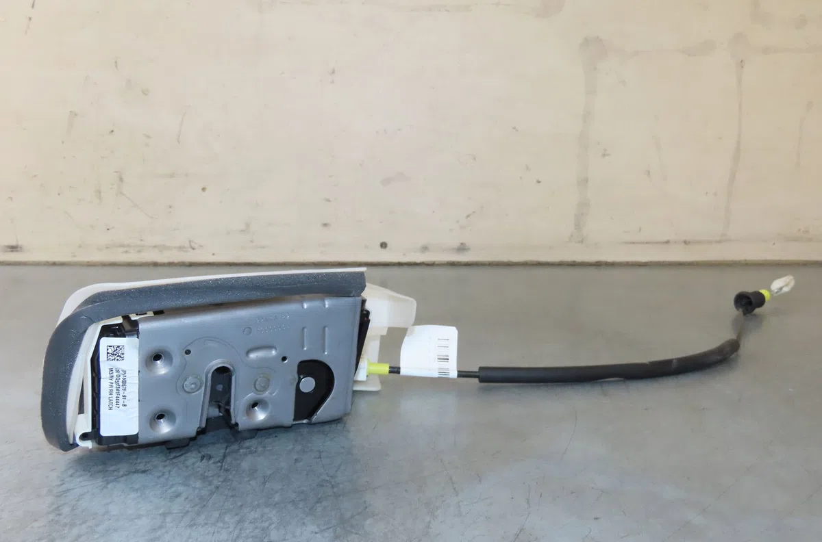 Serrure porte ard Tesla MODEL Y (5YJY) Ev (2019) occasion