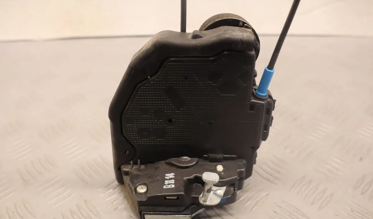 Serrure porte ard Toyota AURIS (_E18_) 1.8 hybrid (zwe186_) (2012-2018) occasion
