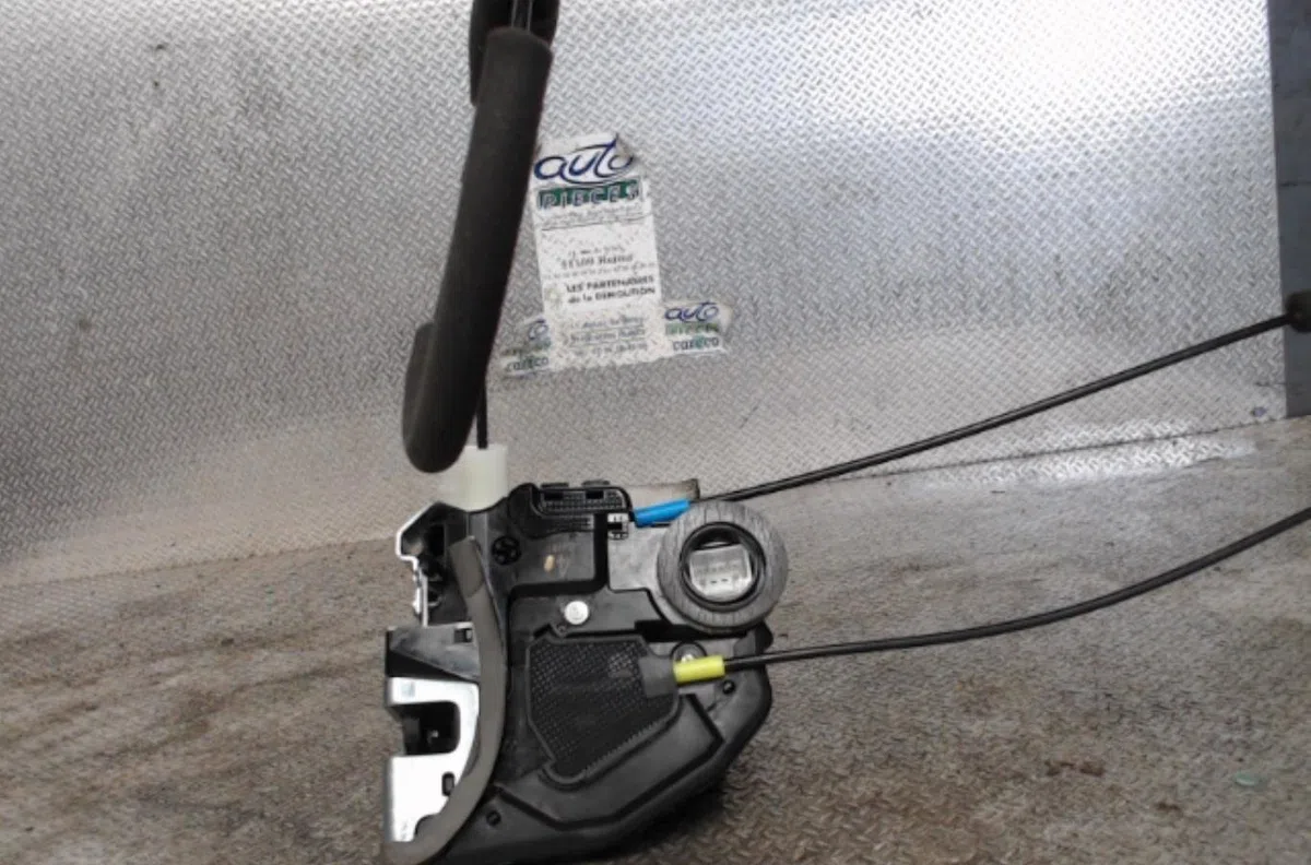 Serrure porte ard TOYOTA C-HR 1 C-HR 1 PHASE 1 occasion