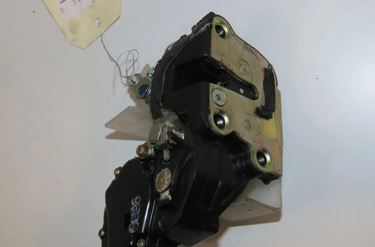 Serrure porte ard Toyota RAV 4 I (_A1_) 2.0 4wd (sxa10) (1994-2000) occasion