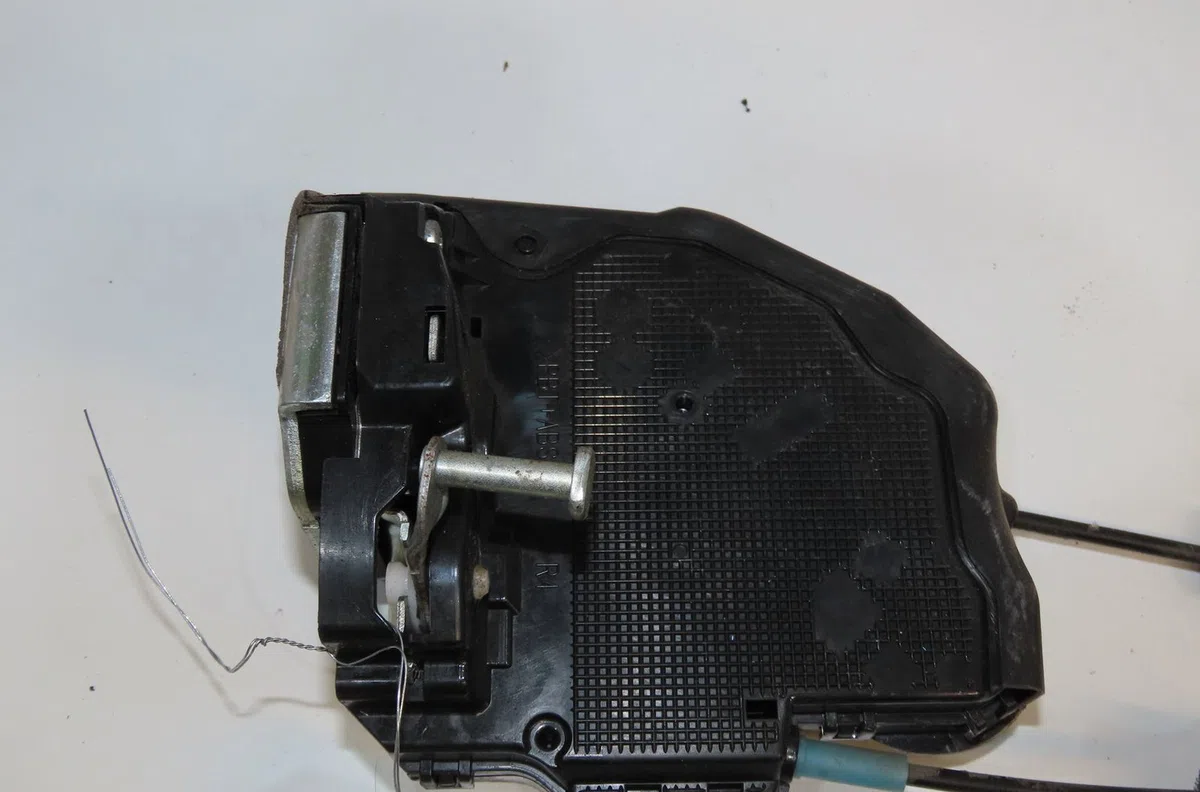 Serrure porte ard Toyota RAV 4 III (_A3_) 2.2 d 4wd (ala30_) (2006-2012) occasion