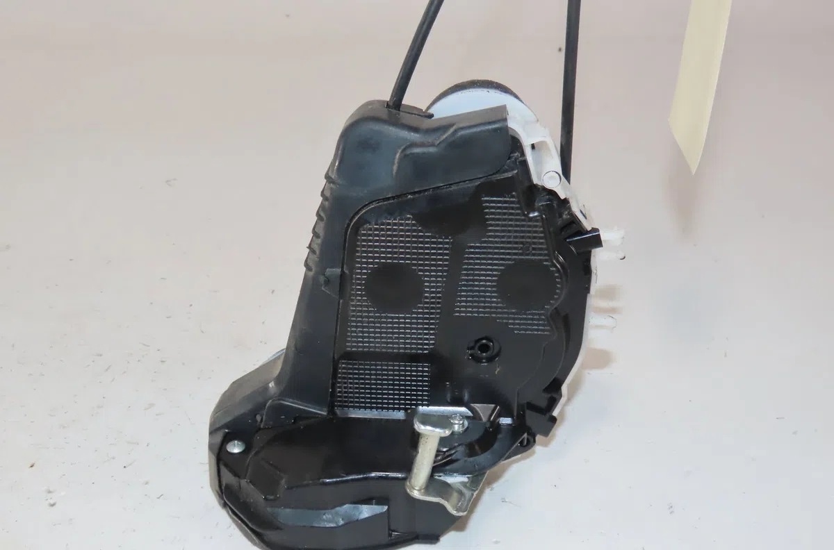 Serrure porte ard Toyota YARIS (_P13_) 1.5 hybrid (nhp130_) (2012) occasion