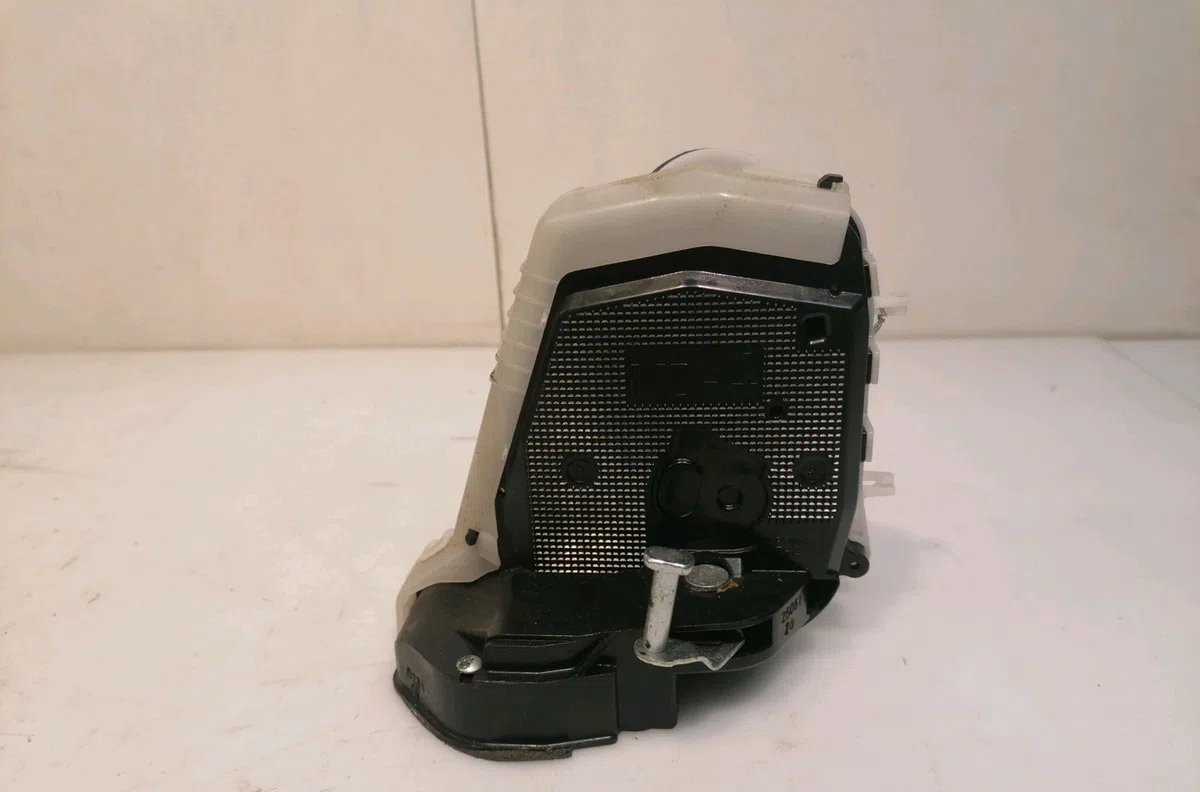 Serrure porte ard Toyota YARIS (_P9_) 1.33 vvt-i (nsp90_) (2008-2011) occasion