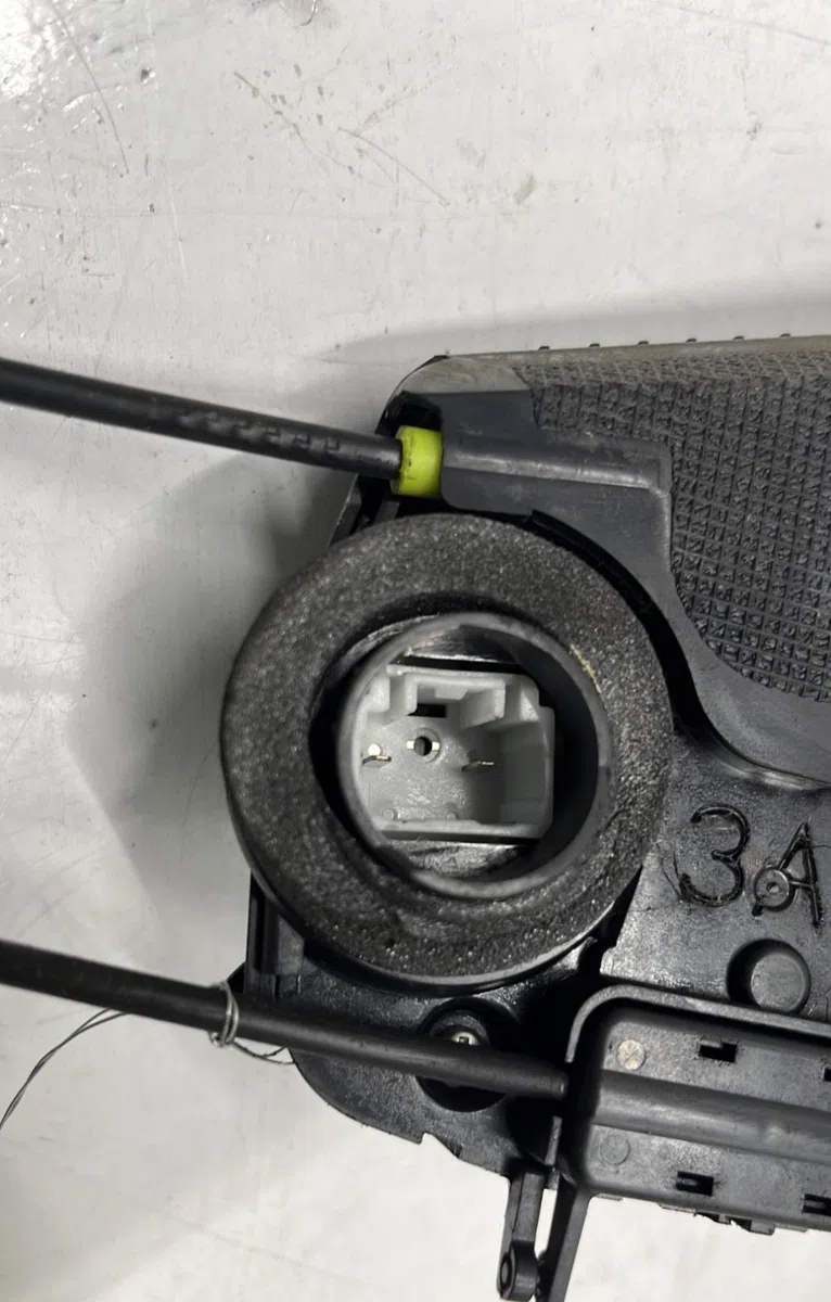 Serrure porte ard Toyota YARIS (_P9_) 1.4 d-4d (nlp90_) (2005-2012) occasion