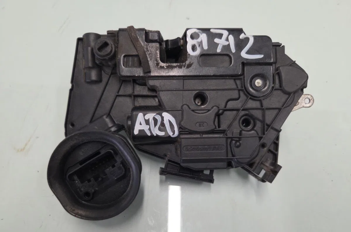 Serrure porte ard VOLKSWAGEN GOLF 6 occasion