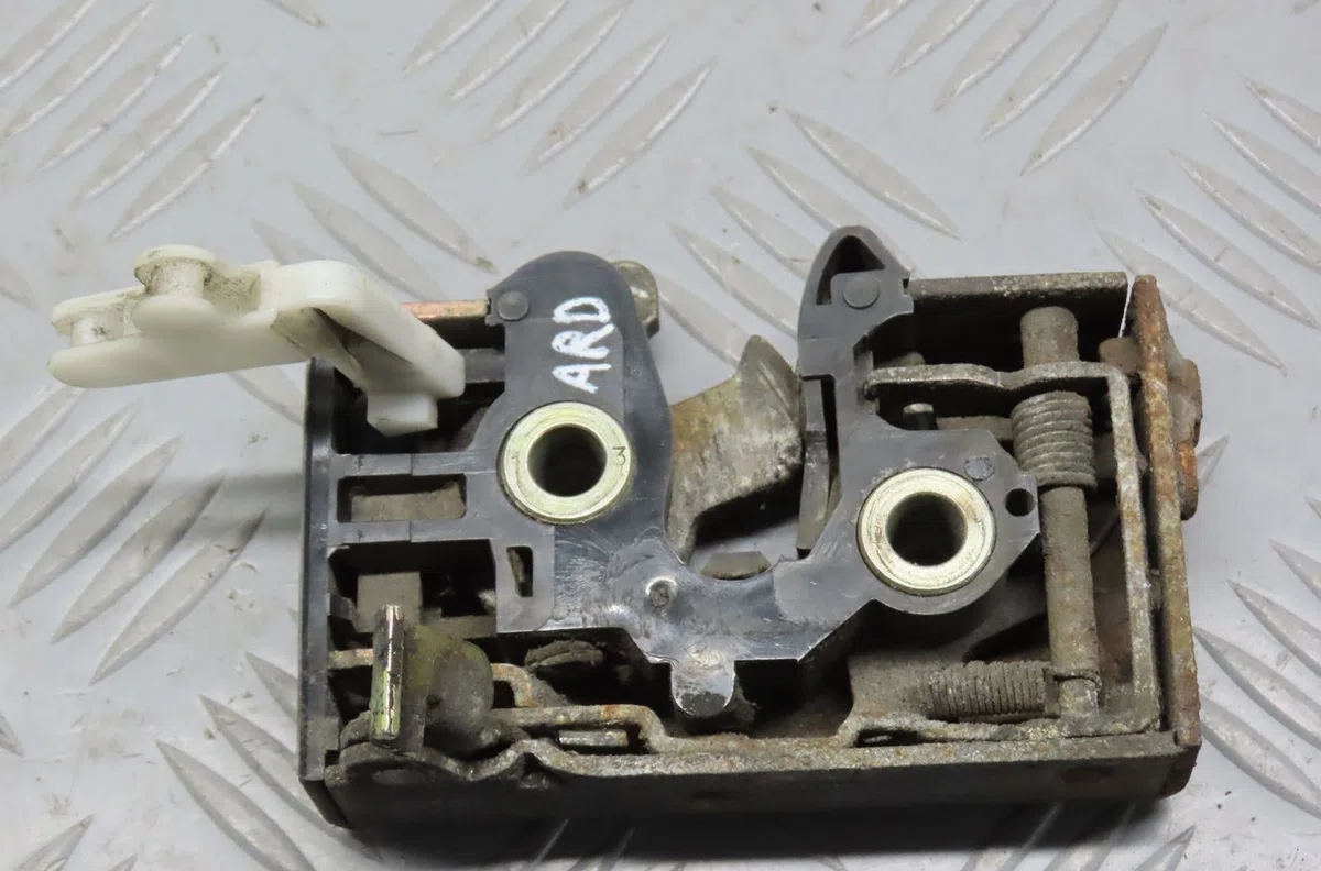Serrure porte ard Volkswagen GOLF II (19E, 1G1) 1.8 (1986-1990) occasion