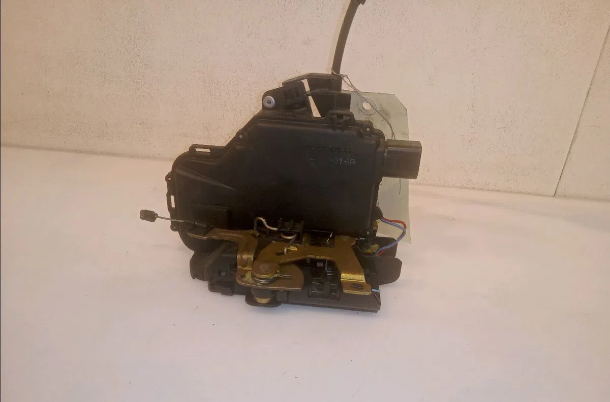 Serrure porte ard Volkswagen GOLF IV (1J1) 1.6 (1997-2004) occasion