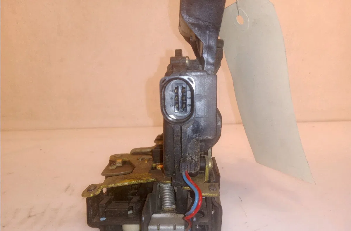Serrure porte ard Volkswagen PASSAT B5 (3B2) 1.9 tdi (1996-2000) occasion
