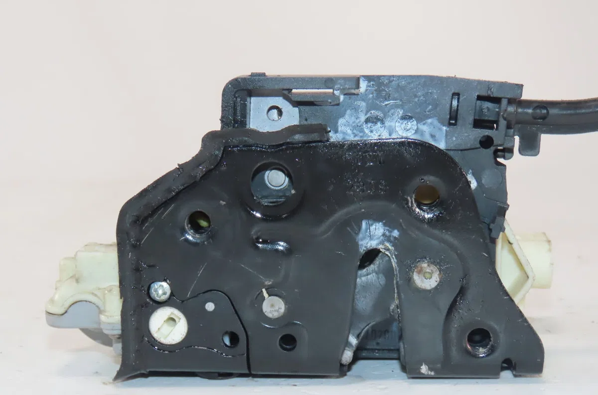 Serrure porte ard Volkswagen PASSAT B6 Variant (3C5) 2.0 tdi 16v (2005-2010) 5 portes occasion