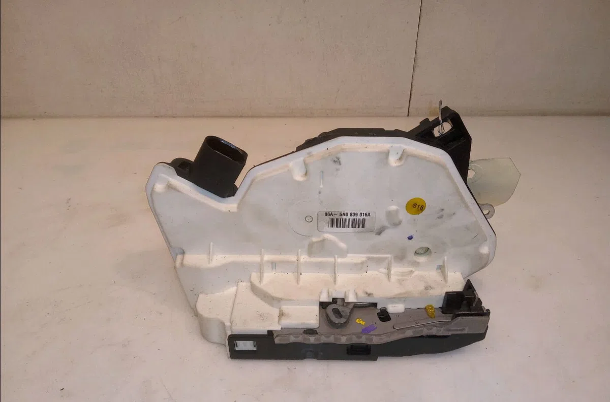 Serrure porte ard Volkswagen PASSAT CC B6 (357) 2.0 tdi (2008-2012) occasion