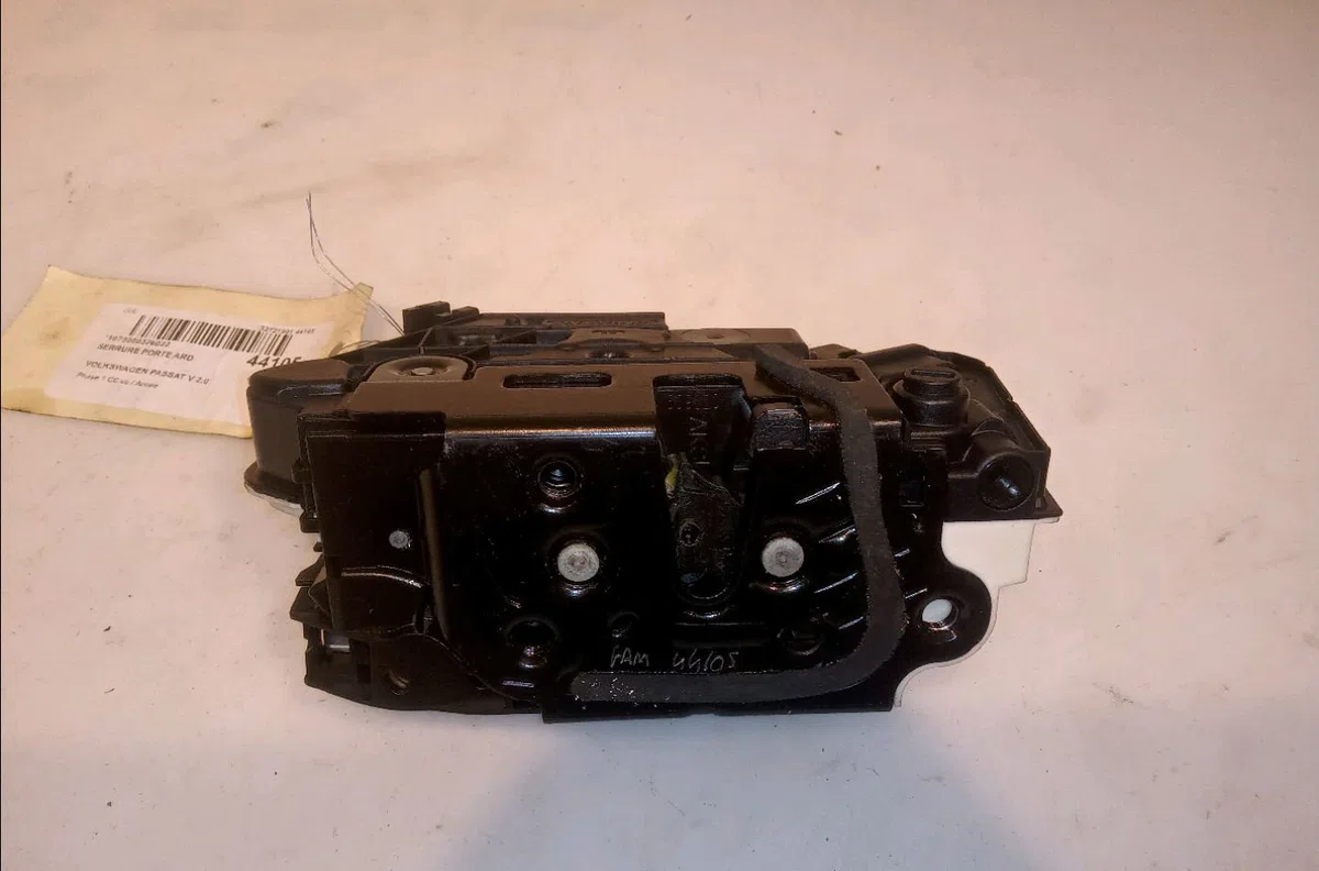 Serrure porte ard Volkswagen PASSAT CC B6 (357) 2.0 tdi (2008-2012) occasion