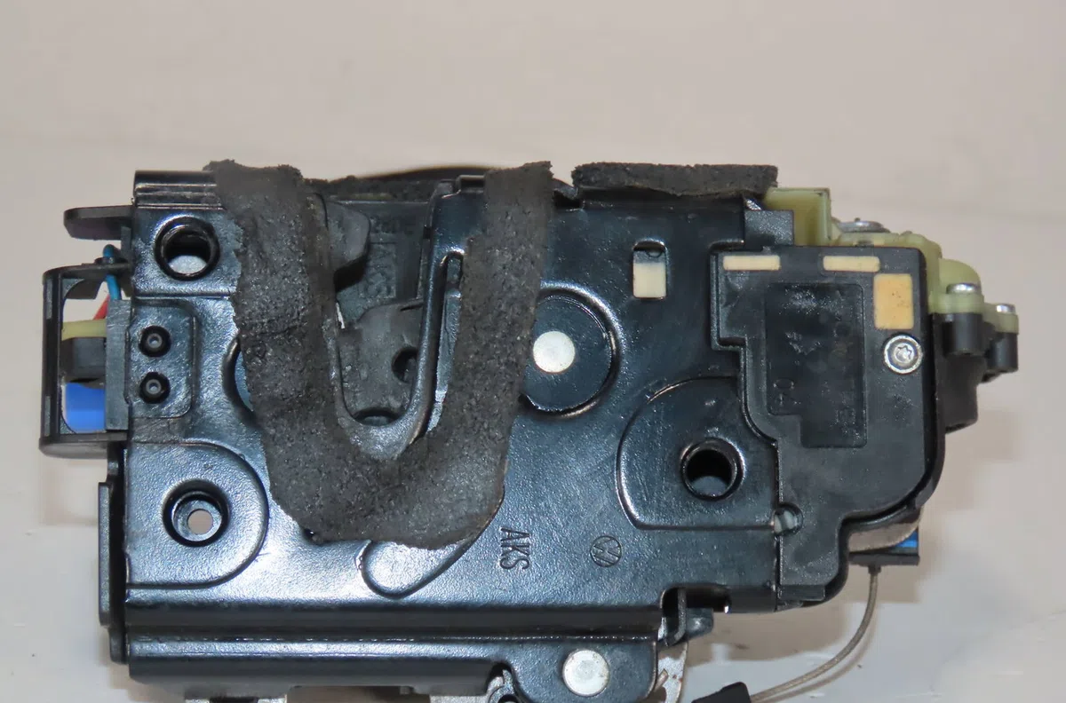 Serrure porte ard Volkswagen POLO (9N_, 9A_) 1.4 tdi (2001-2005) 5 portes occasion