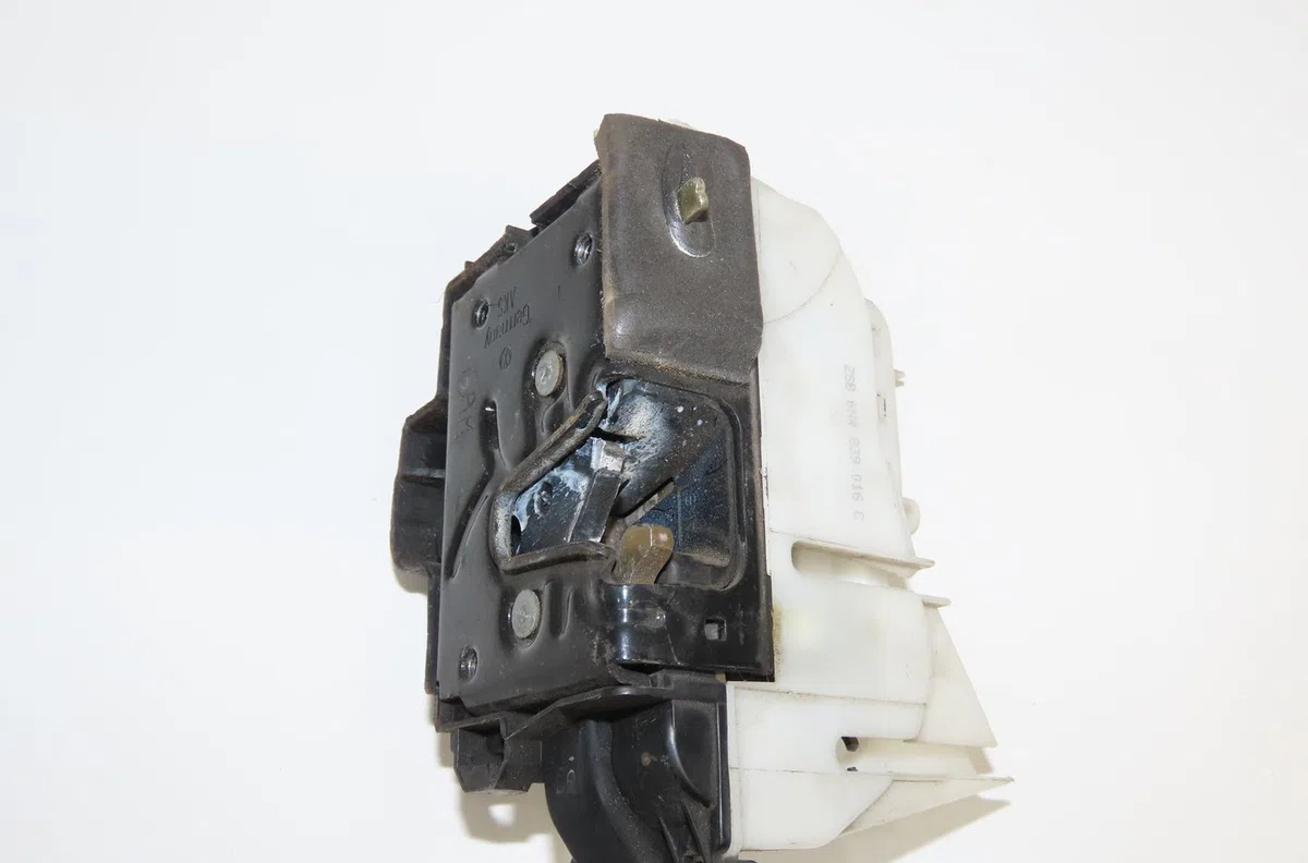 Serrure porte ard Volkswagen POLO III (6N1) 60 1.4 (1995-1999) occasion
