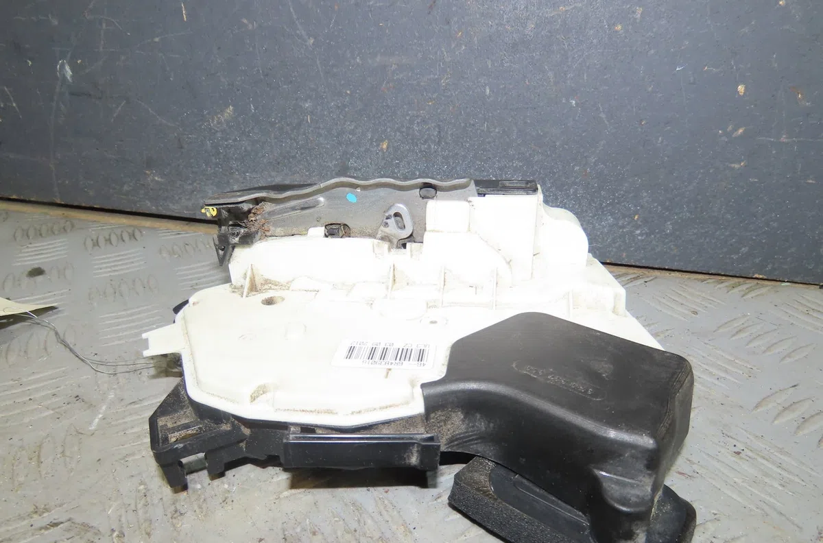 Serrure porte ard Volkswagen POLO V (6R1, 6C1) 1.2 (2009) occasion